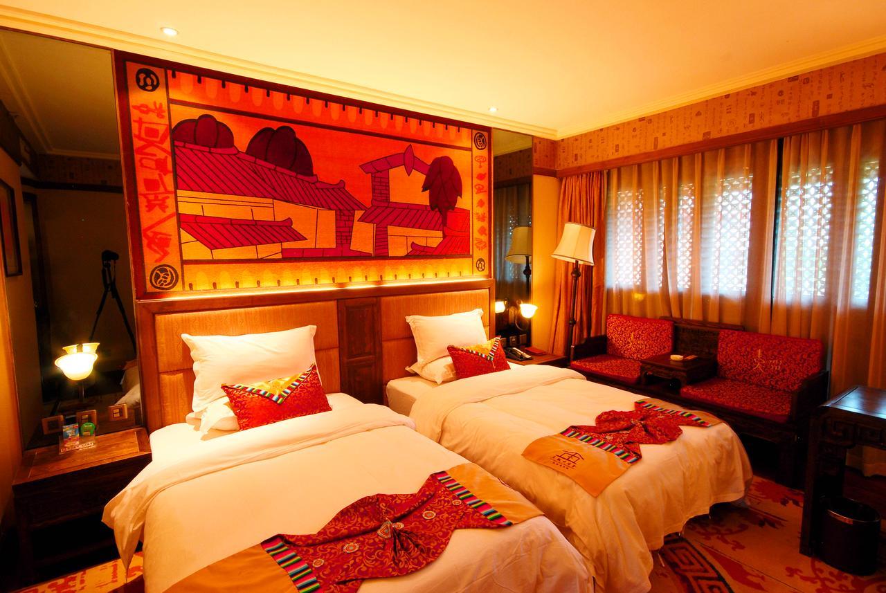 Lijiang Jinfu Hotel Екстер'єр фото