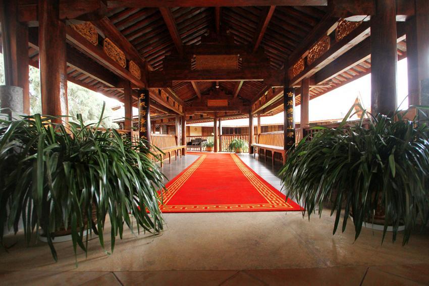 Lijiang Jinfu Hotel Екстер'єр фото