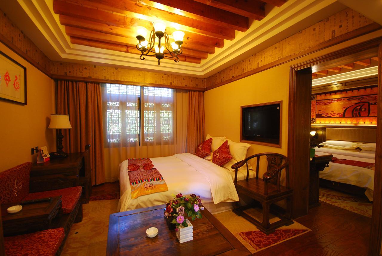 Lijiang Jinfu Hotel Екстер'єр фото
