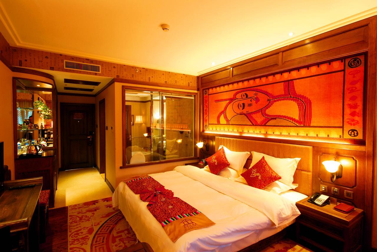 Lijiang Jinfu Hotel Екстер'єр фото