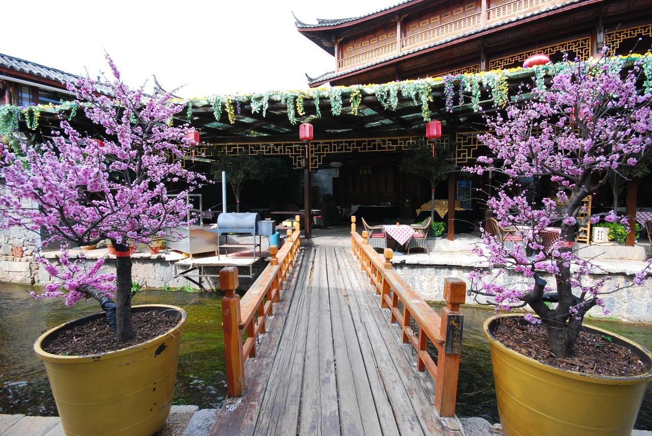 Lijiang Jinfu Hotel Екстер'єр фото
