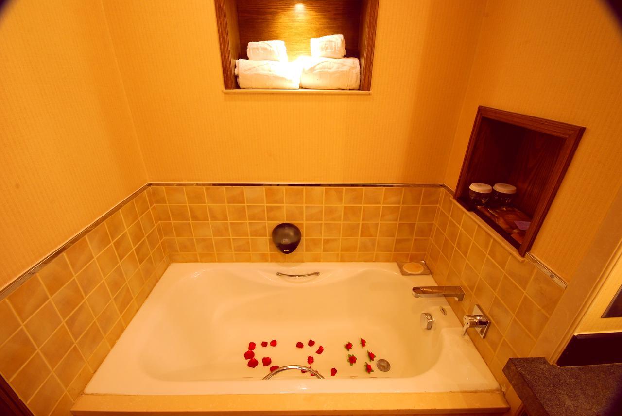 Lijiang Jinfu Hotel Екстер'єр фото